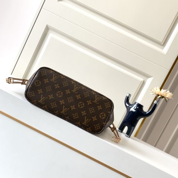 Louis Vuitton Monogram Neverfull MM Bag - Image 4