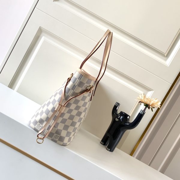 Louis Vuitton Neverfull MM Tote Bag - Image 5