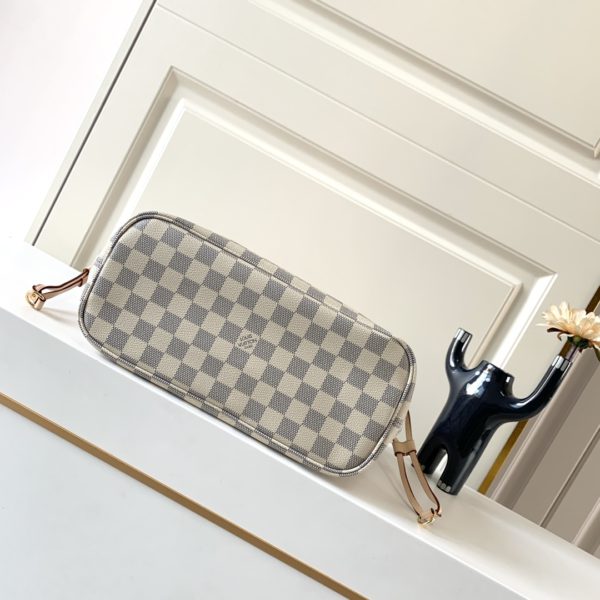 Louis Vuitton Neverfull MM Tote Bag - Image 4