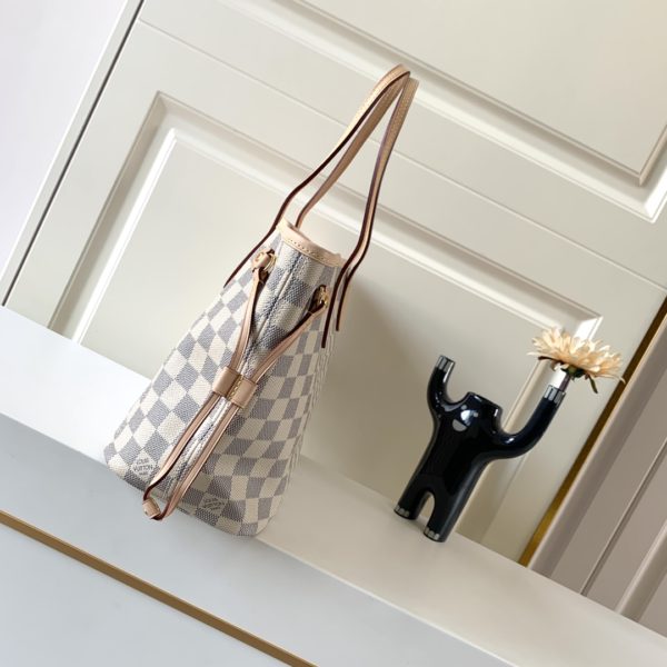 Louis Vuitton Neverfull MM Tote Bag - Image 5