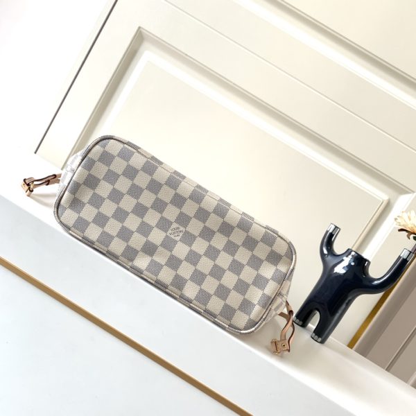 Louis Vuitton Neverfull MM Tote Bag - Image 4