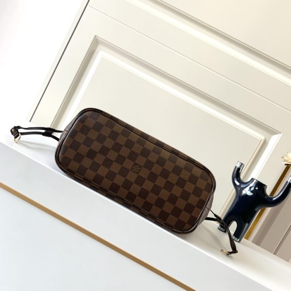 Louis Vuitton Monogram Neverfull MM Bag - Image 4
