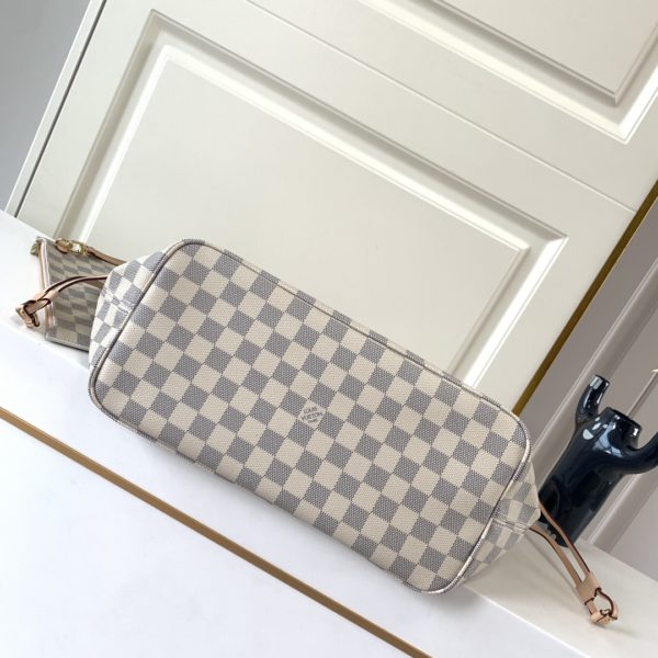 Louis Vuitton Neverfull MM Tote Bag - Image 4