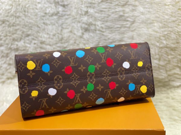 Louis Vuitton Onthego Medium Handbag - Image 3