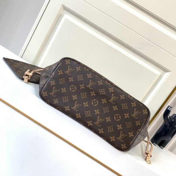 Louis Vuitton Neverfull GM Shoulder Bag - Image 4