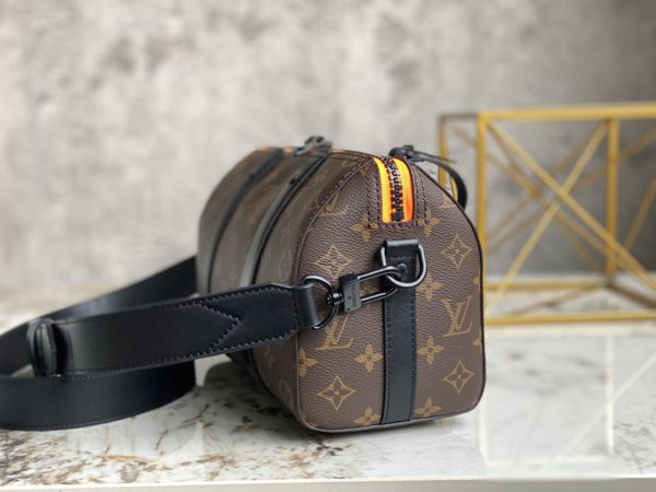 Louis Vuitton Presbyopic Doll Series Men's Bag - Image 5