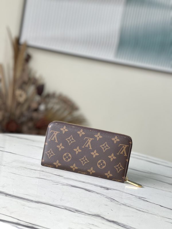 Louis Vuitton Monogram Canvas Zippy Wallet - Image 4