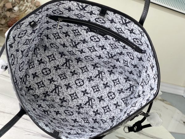 Louis Vuitton Neverfull Medium-Sized Handbag - Image 3