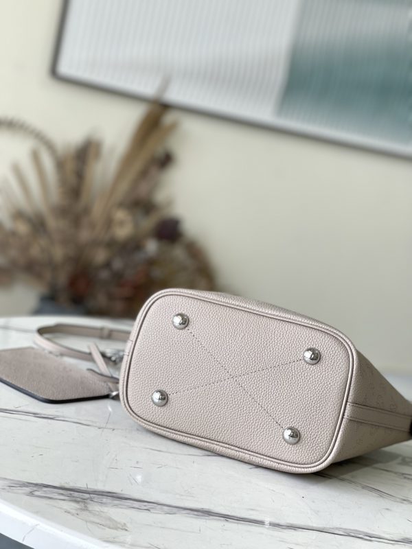 Louis Vuitton Grey Blossom Small Handbag - Image 2