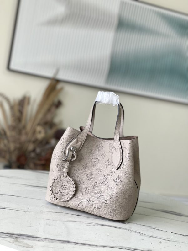 Louis Vuitton Grey Blossom Small Handbag - Image 8