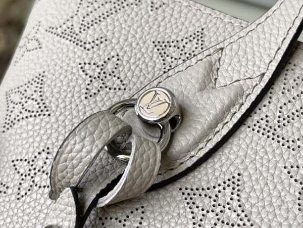 Louis Vuitton Grey Blossom Small Handbag - Image 9