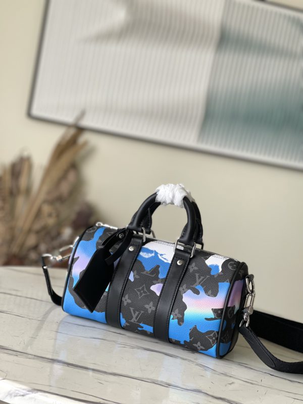 Louis Vuitton View Holiday Keepall Handbag - Image 9