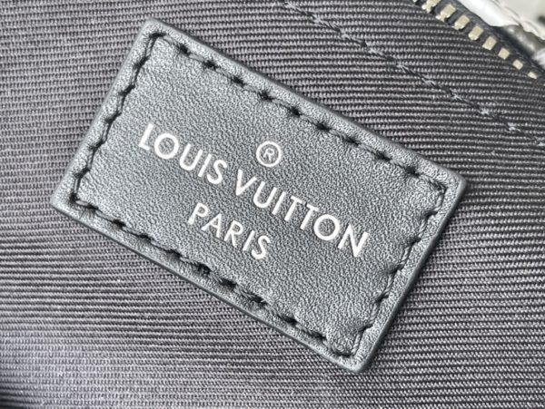 Louis Vuitton View Holiday Keepall Handbag - Image 4