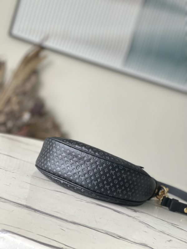 Louis Vuitton Loop bag - Black - Image 2