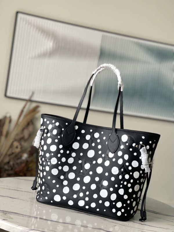 Louis Vuitton Neverfull Medium Handbag - Image 3