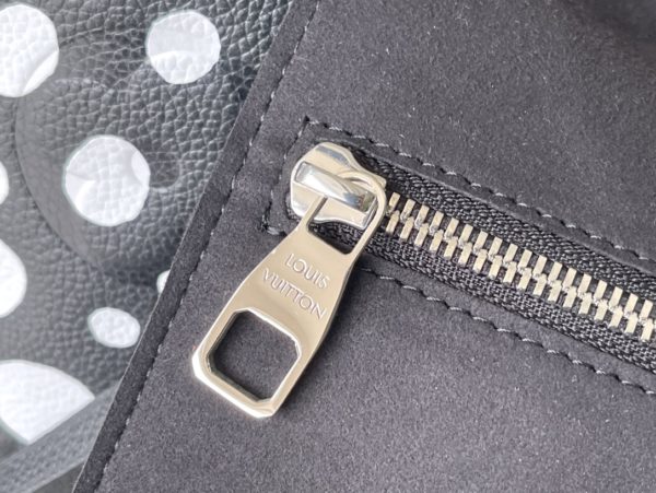 Louis Vuitton Neverfull Medium Handbag - Image 9