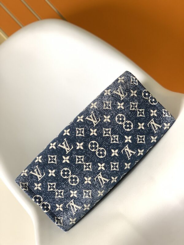 Louis Vuitton Onthego Handbag - Blue - Image 4