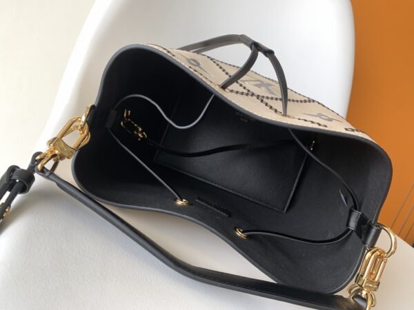 Louis Vuitton NéoNoé Bucket Bag - White/Black - Image 2