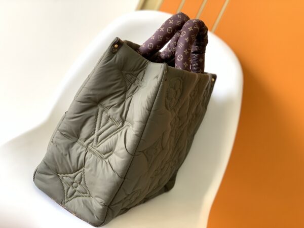 Louis Vuitton OnTheGO Large Handbag - Gray - Image 4