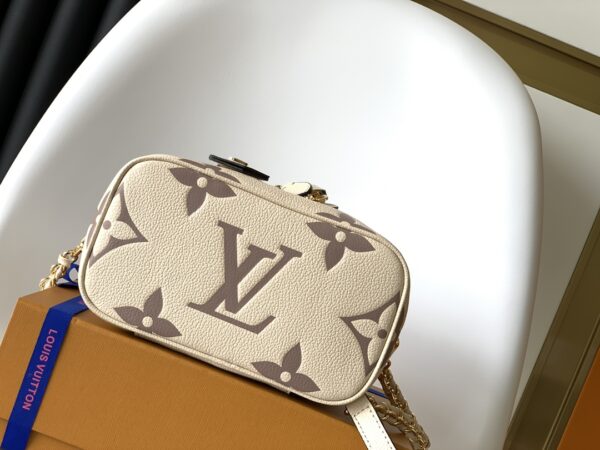 Louis Vuitton Giant Monogram Vanity Small Handbag - White - Image 3