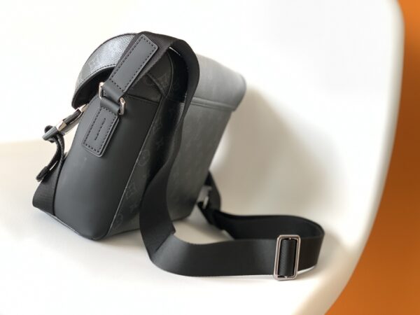 Louis Vuitton Messenger MM Voyager Bag - Image 5
