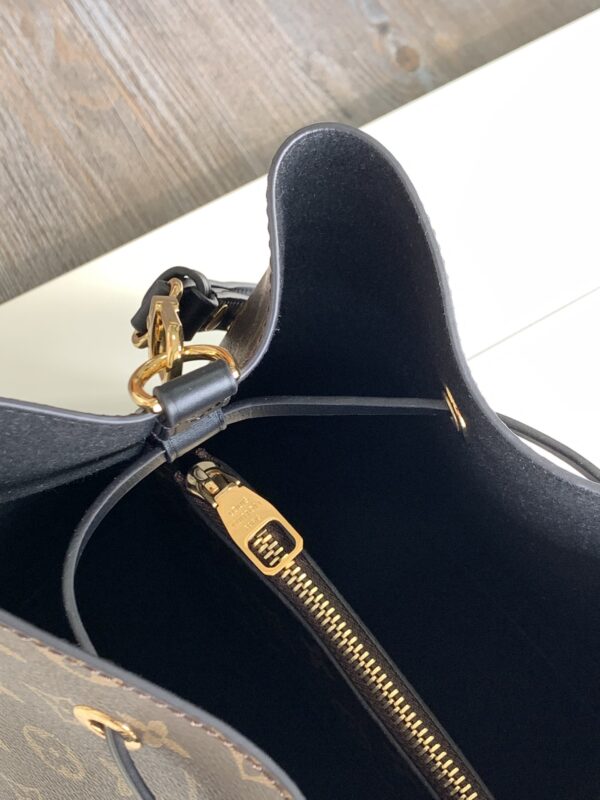Louis Vuitton NéoNoé Bucket Bag - Black - Image 2