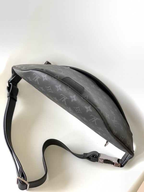 Louis Vuitton Monogram Discovery Waist Bag - Gray - Image 3