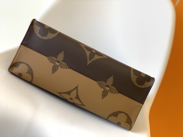 Louis Vuitton ONTHEGO Medium Handbag - Black - Image 3