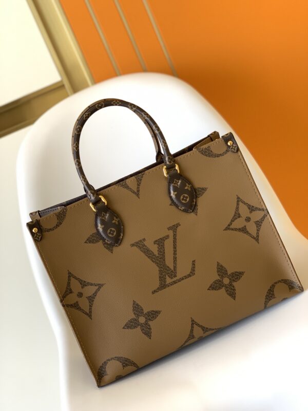 Louis Vuitton ONTHEGO Medium Handbag - Black - Image 4