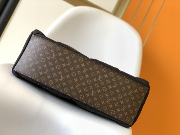 Louis Vuitton OnTheGO Large Handbag - Black - Image 3