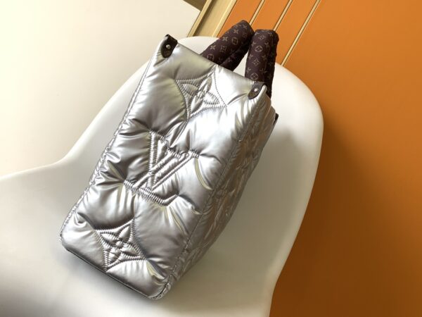 Louis Vuitton OnTheGO Large Handbag - Silver - Image 5
