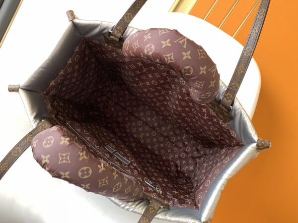 Louis Vuitton OnTheGO Large Handbag - Silver - Image 3
