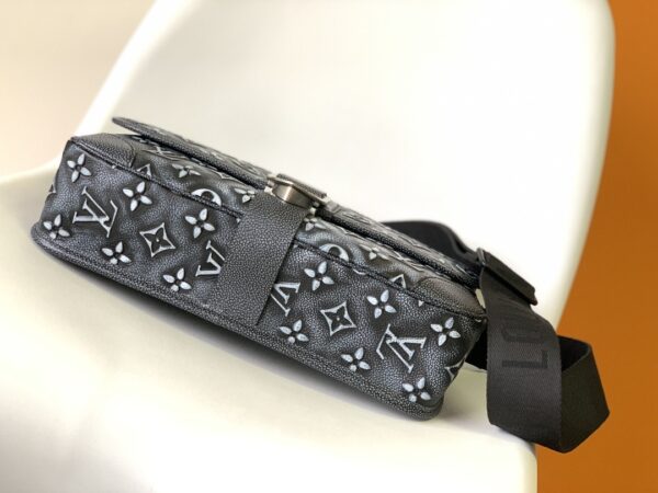 Louis Vuitton Men’s ARCHY Medium Messenger Bag - Black - Image 3