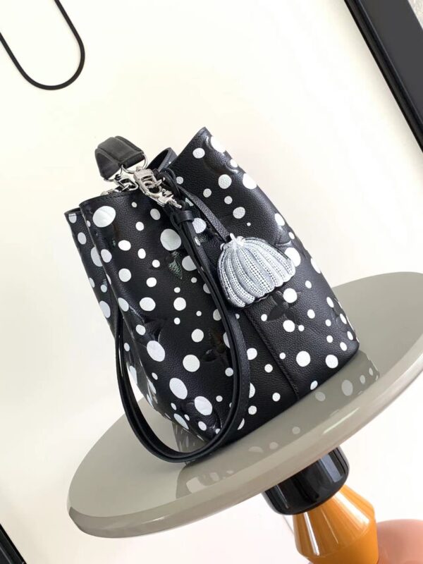 Louis Vuitton NéoNoé Medium Handbag - Black - Image 5