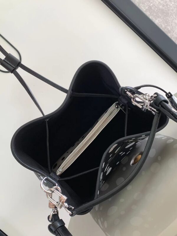 Louis Vuitton NéoNoé Medium Handbag - Black - Image 2