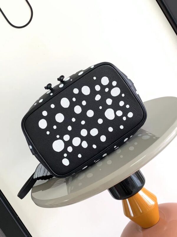 Louis Vuitton NéoNoé Medium Handbag - Black - Image 4