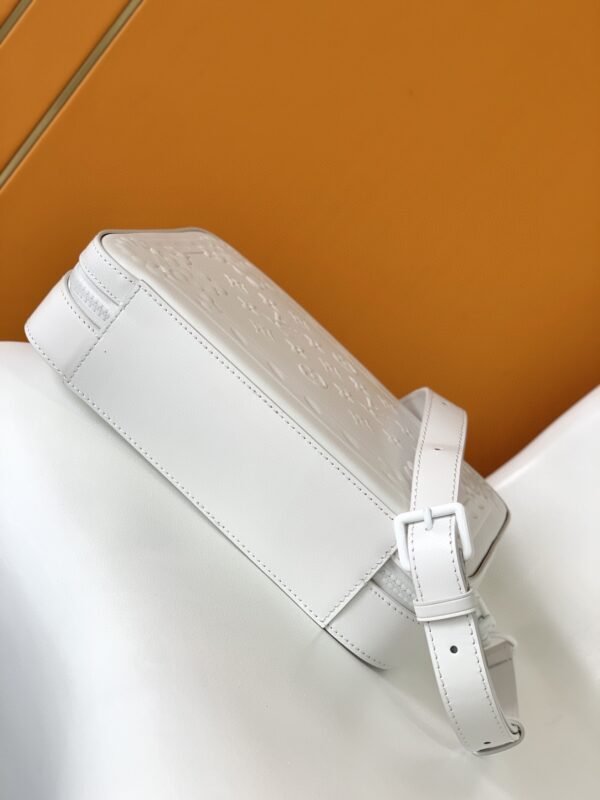 Louis Vuitton Handle Soft Trunk handbag - White - Image 3