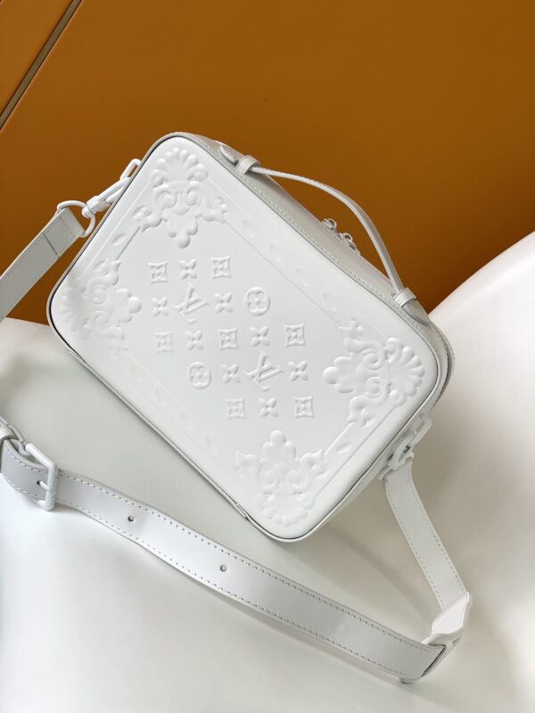 Louis Vuitton Handle Soft Trunk handbag - White - Image 4