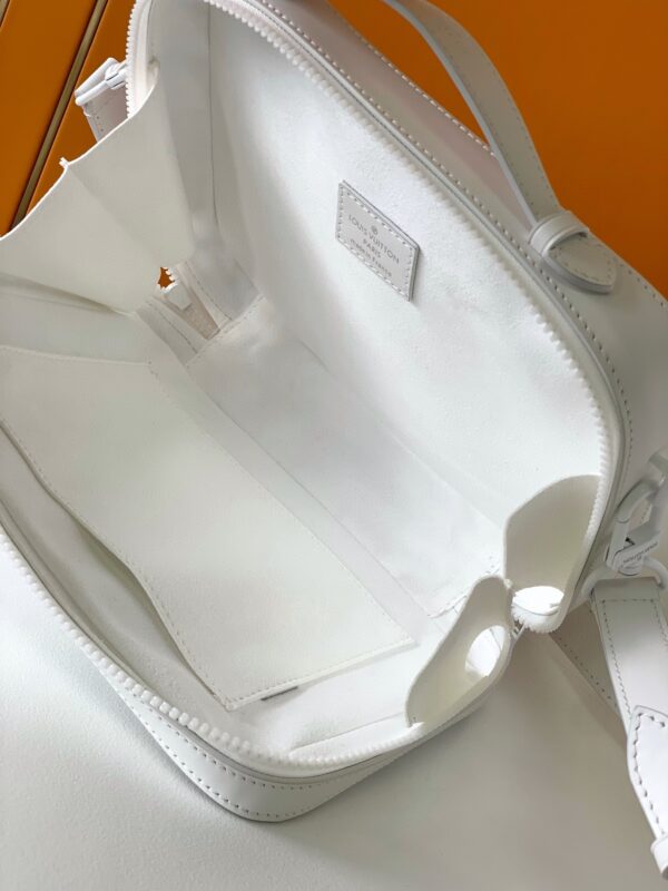 Louis Vuitton Handle Soft Trunk handbag - White - Image 2