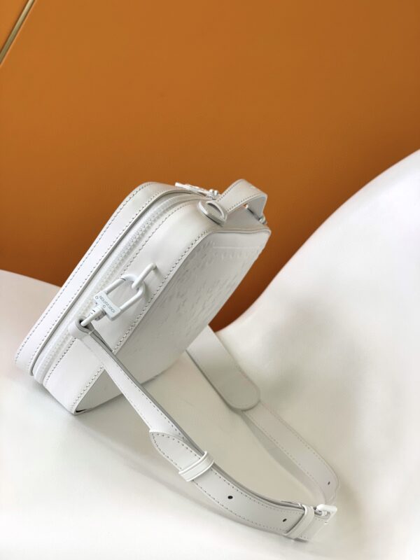 Louis Vuitton Handle Soft Trunk handbag - White - Image 5