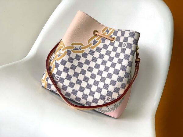 Louis Vuitton NéoNoé Medium Handbag - White/Pink - Image 4