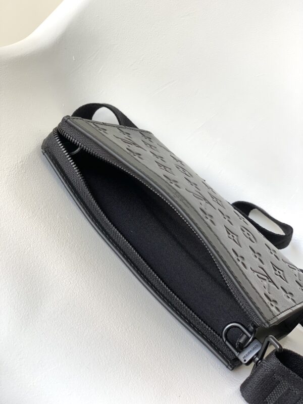 Louis Vuitton Gaston Wearable Wallet Handbag - Black - Image 2