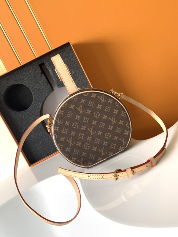Louis Vuitton Monogram Carry-On Medium Pouch Hat Box - Image 4