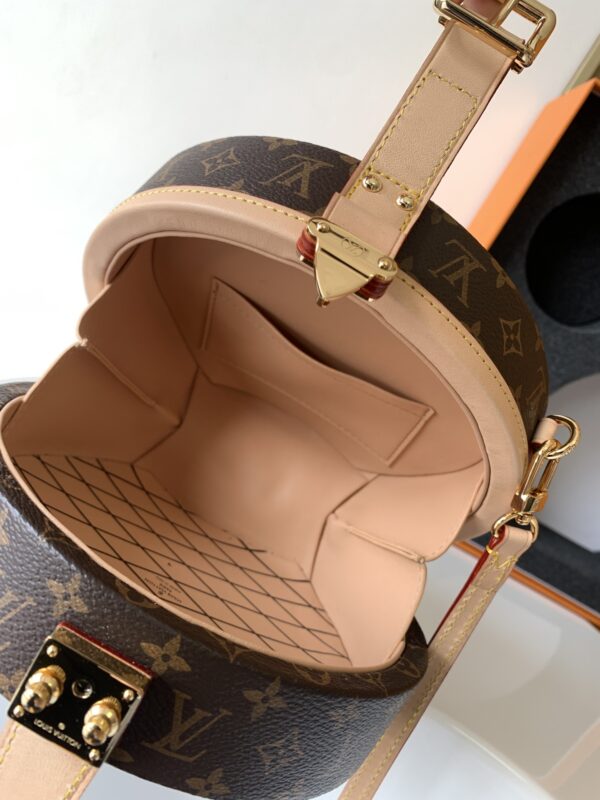 Louis Vuitton Monogram Carry-On Medium Pouch Hat Box - Image 2