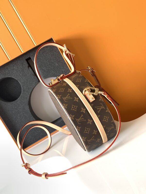 Louis Vuitton Monogram Carry-On Medium Pouch Hat Box - Image 5