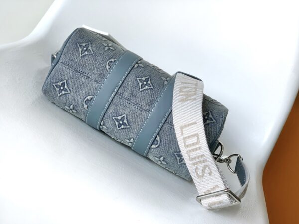 Louis Vuitton Keepall Bandoulière 25 Handbag - Blue - Image 5