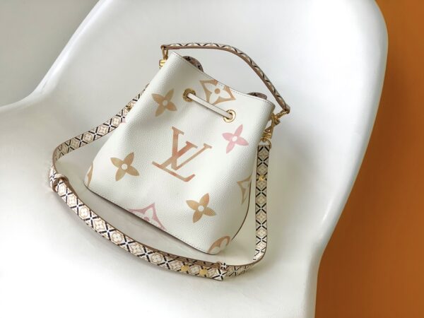 Louis Vuitton NeoNoé Bucket Bag - White/Brown - Image 4