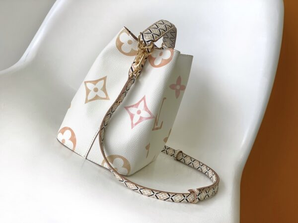 Louis Vuitton NeoNoé Bucket Bag - White/Brown - Image 5