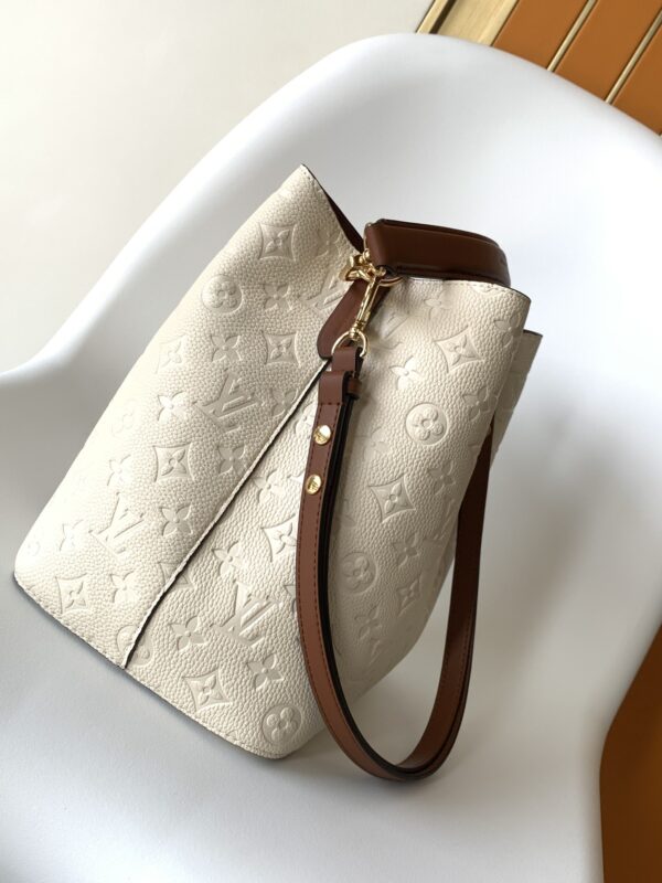 Louis Vuitton NéoNoé Medium Bucket Bag - Cream White - Image 5