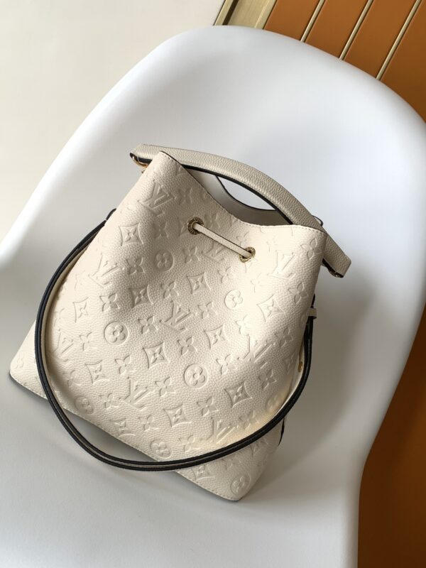 Louis Vuitton NéoNoé Medium Bucket Bag - White - Image 4